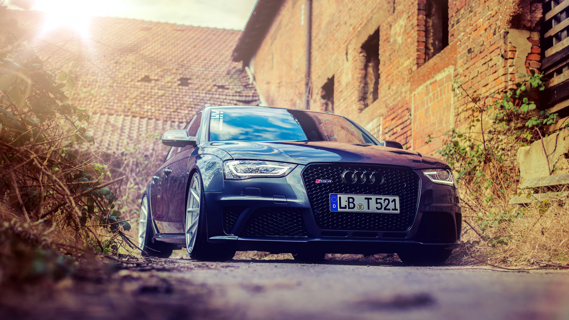 Audi r 8 Noire Garée à Côté D'un Mur de Briques Brunes. Wallpaper in 1920x1080 Resolution