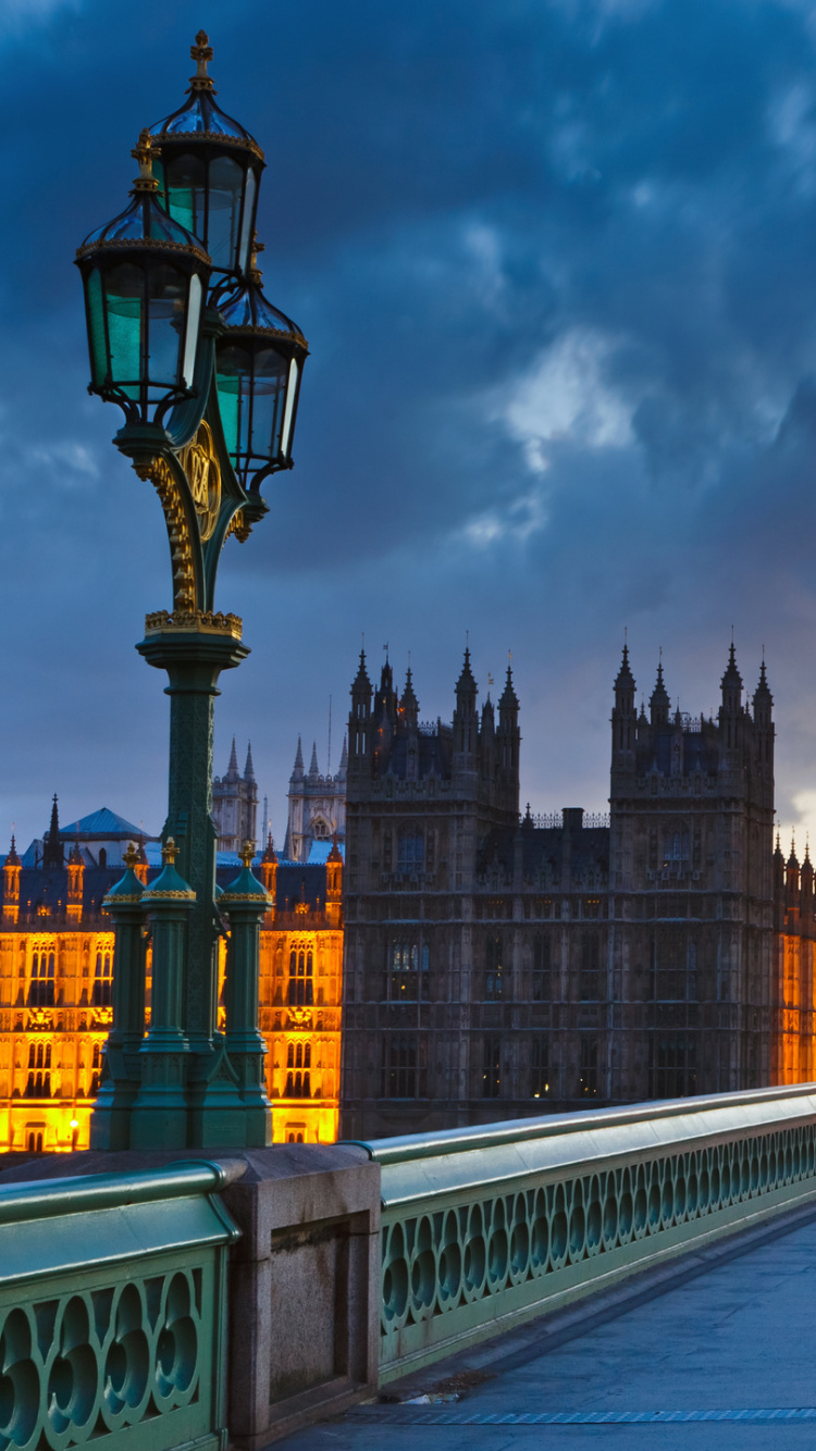 Big Ben London During Night Time. Wallpaper in 750x1334 Resolution