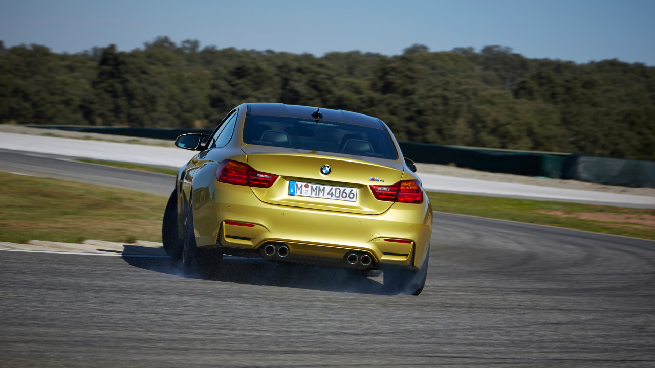 Voiture Honda Grise Sur Route Pendant la Journée. Wallpaper in 1280x720 Resolution