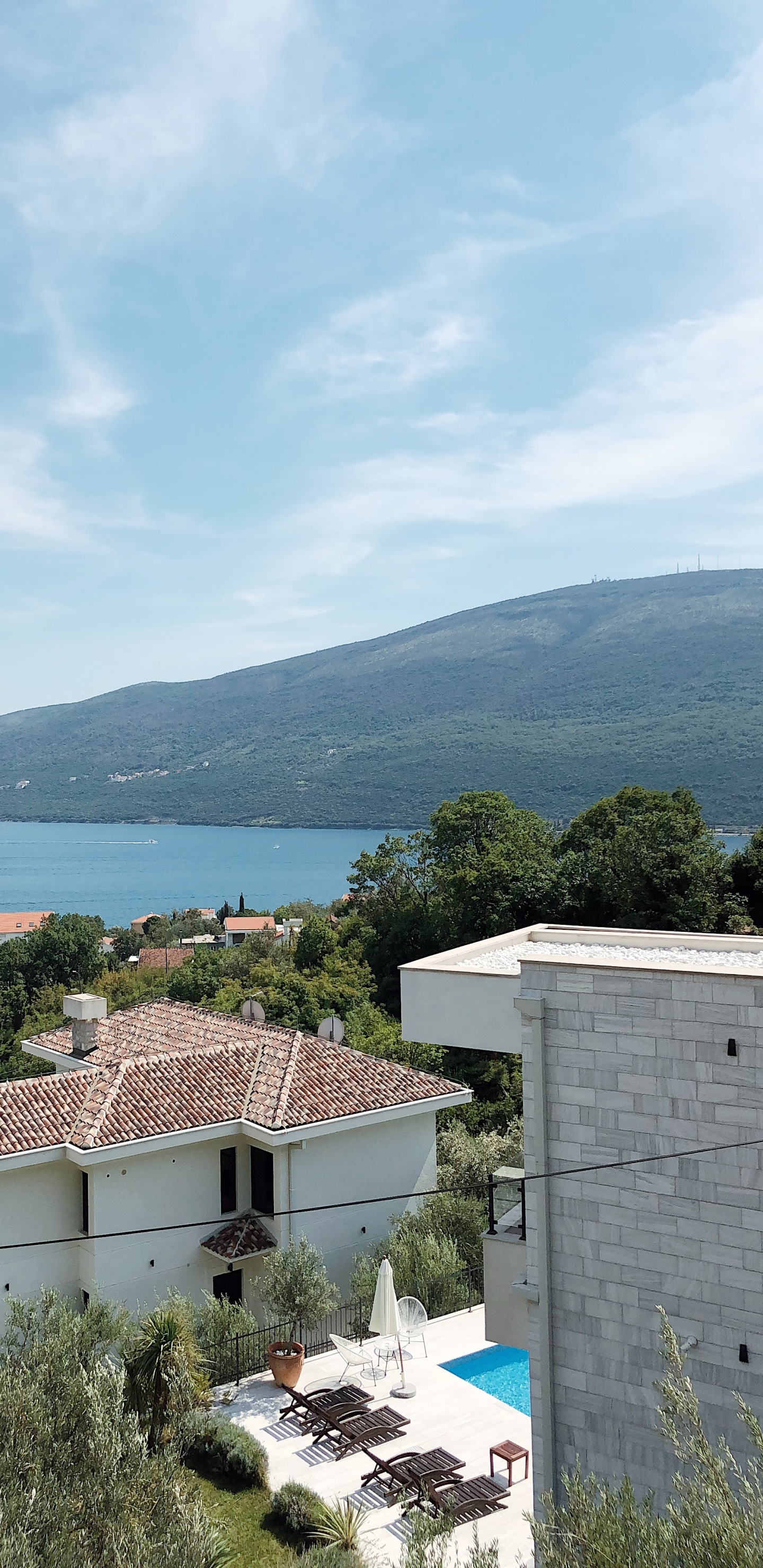 房地产, 高地, 的房子, 屋顶, 土地很多 壁纸 1440x2960 允许