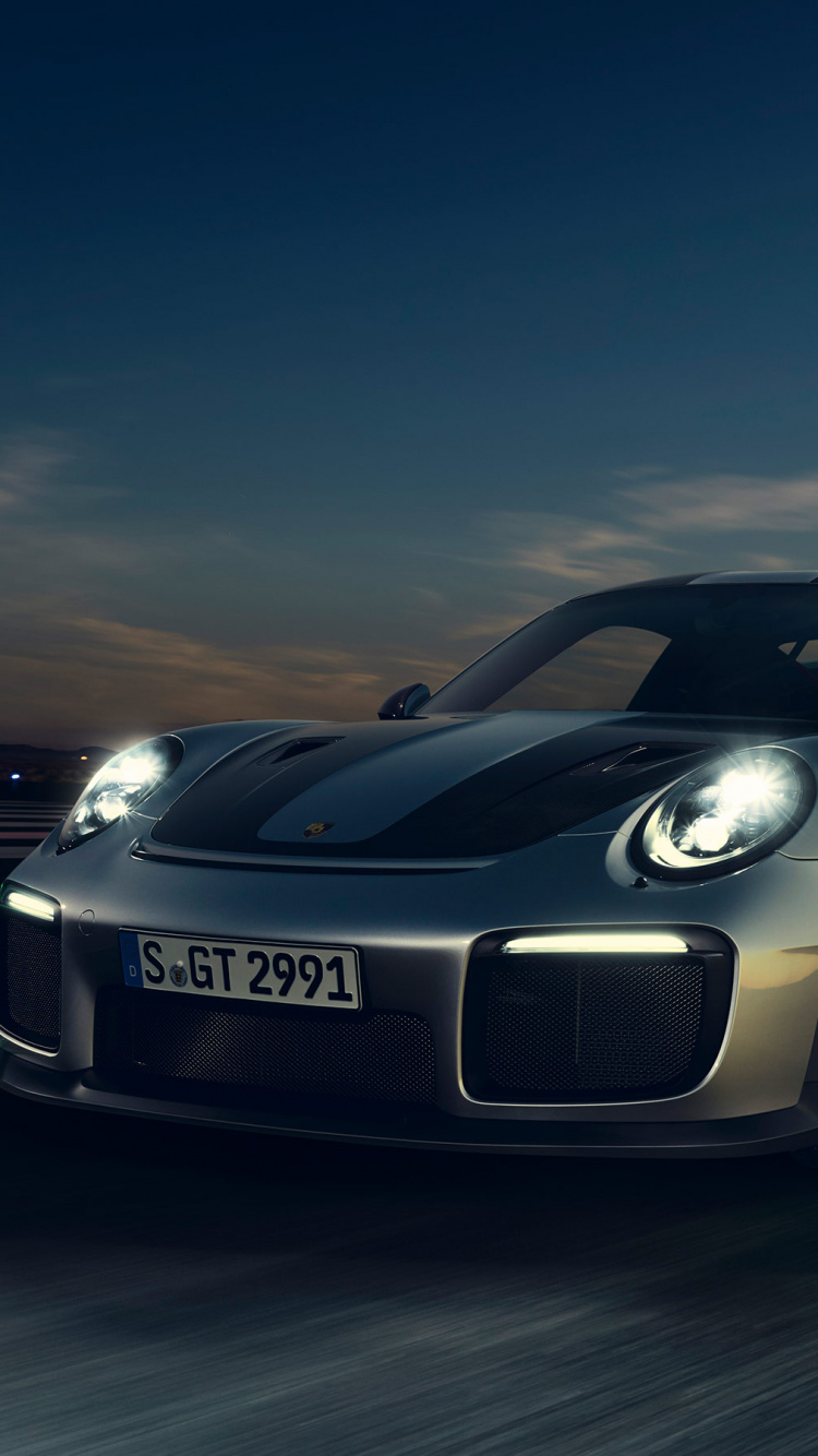 Porsche 911 Noire Sur Route Pendant la Nuit. Wallpaper in 750x1334 Resolution