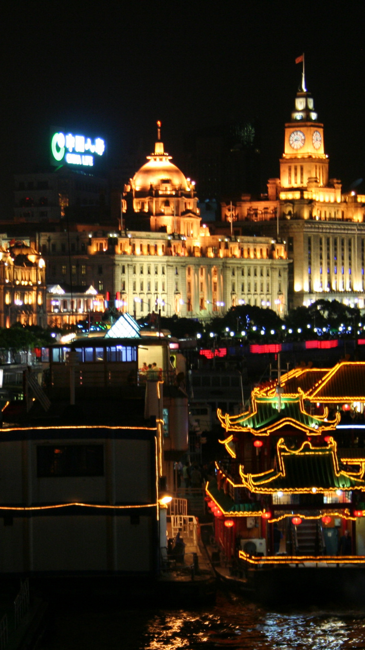 Bâtiment en Béton Blanc et Marron Pendant la Nuit. Wallpaper in 750x1334 Resolution