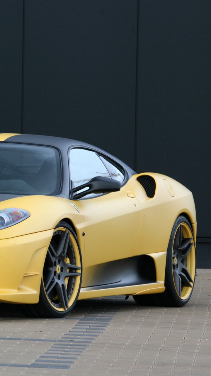 Lamborghini Aventador Jaune Garée Dans un Garage. Wallpaper in 720x1280 Resolution