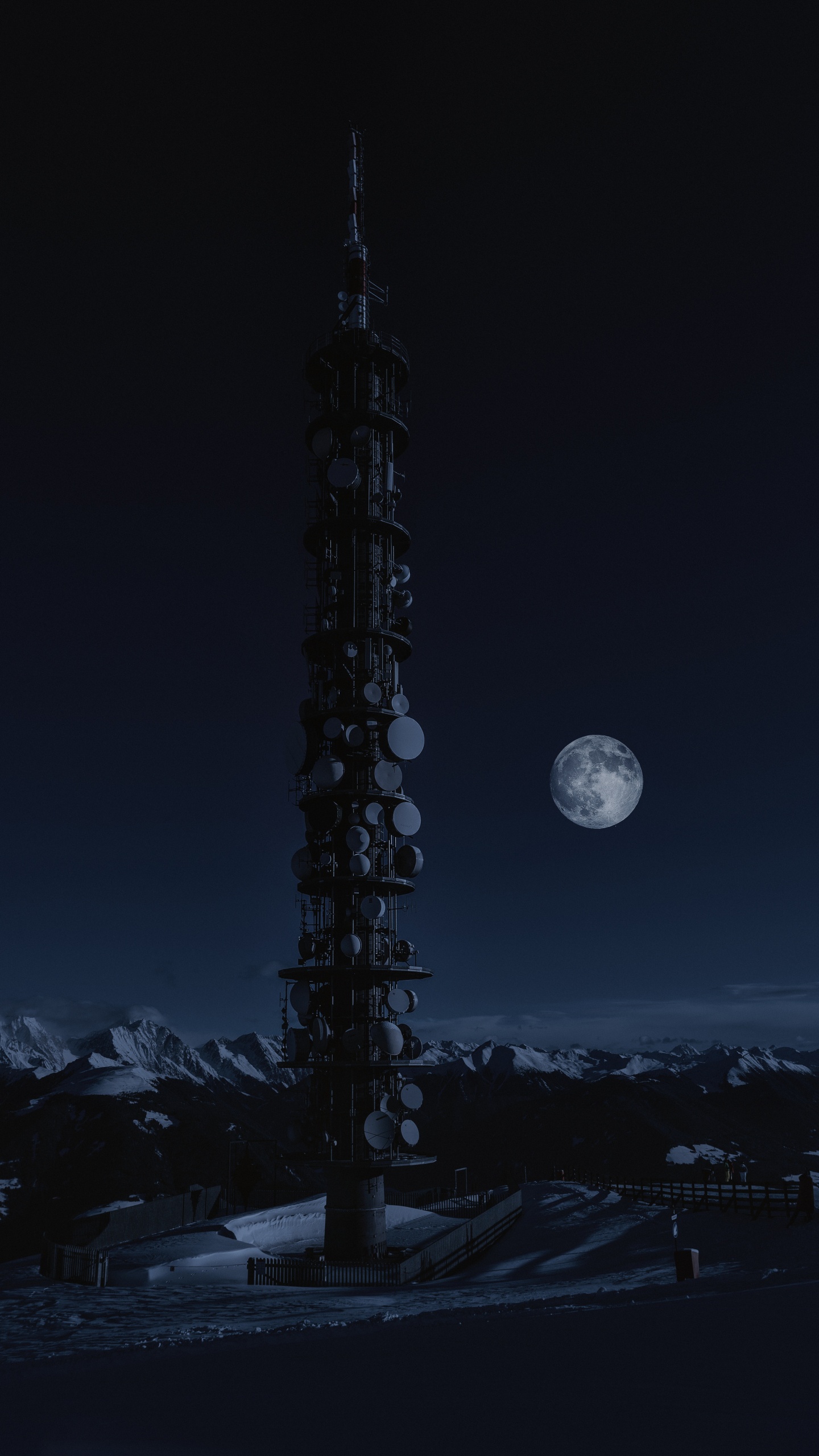 Luna Llena Sobre la Ciudad. Wallpaper in 1440x2560 Resolution