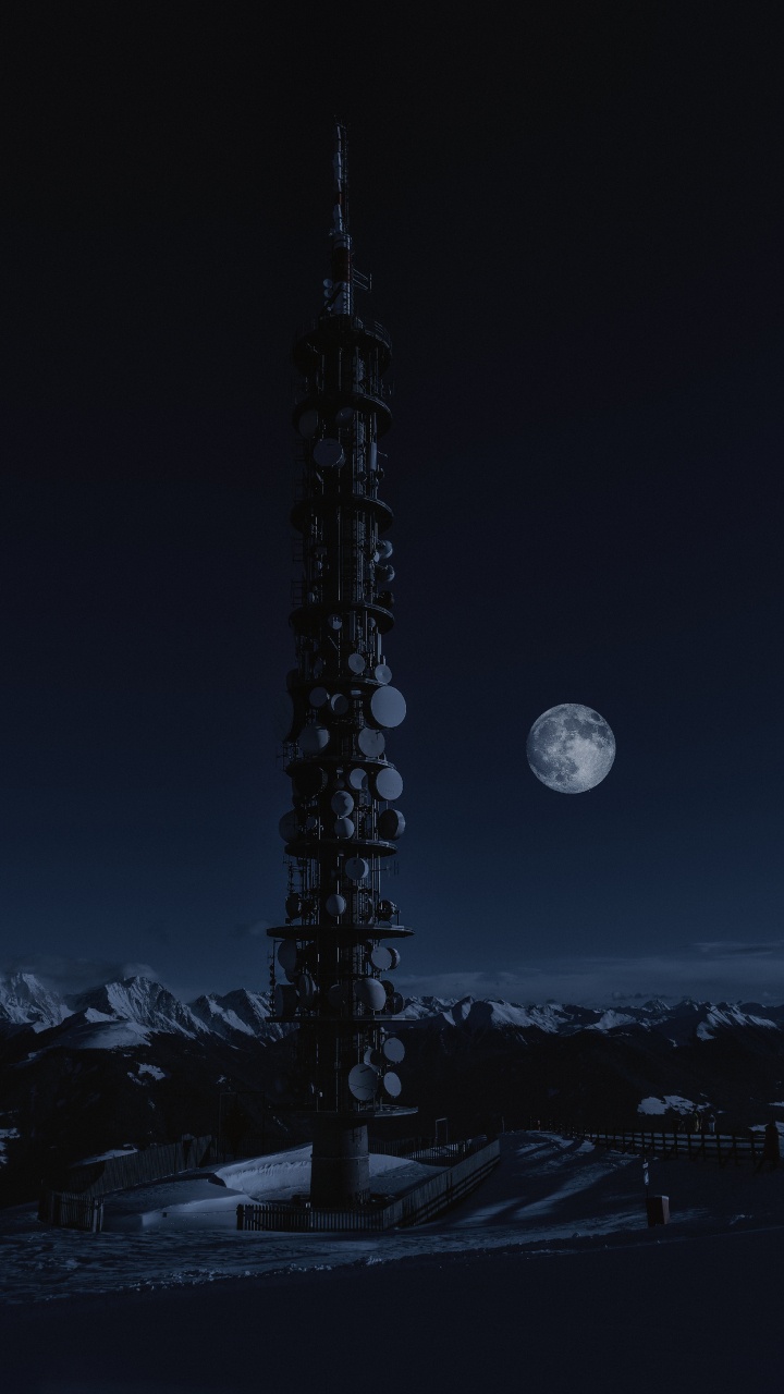 Vollmond Über Der Stadt. Wallpaper in 720x1280 Resolution