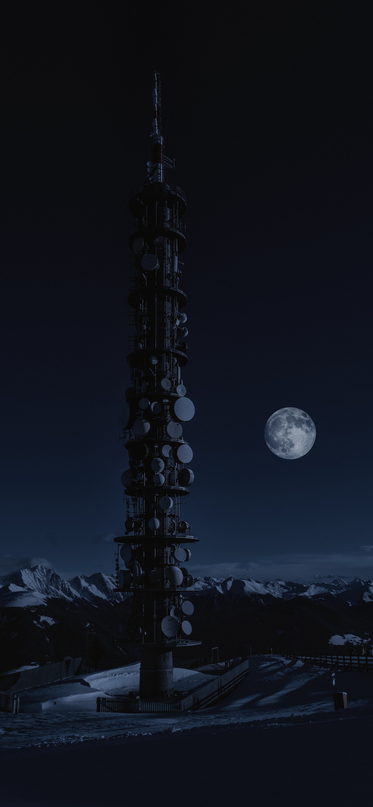 Pleine Lune Sur la Ville. Wallpaper in 1242x2688 Resolution