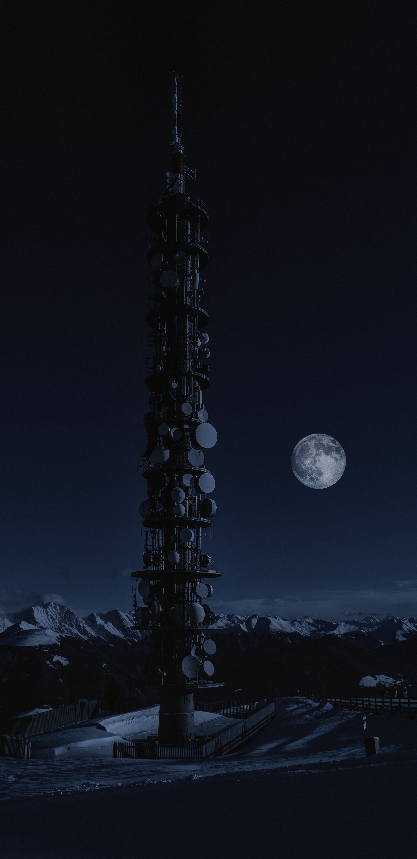 Pleine Lune Sur la Ville. Wallpaper in 1440x2960 Resolution