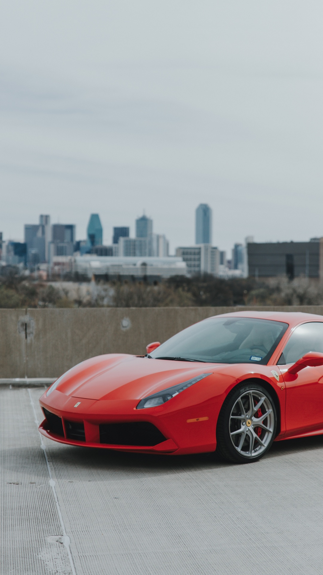 Ferrari Rouge 458 Italia Sur Route Pendant la Journée. Wallpaper in 1080x1920 Resolution