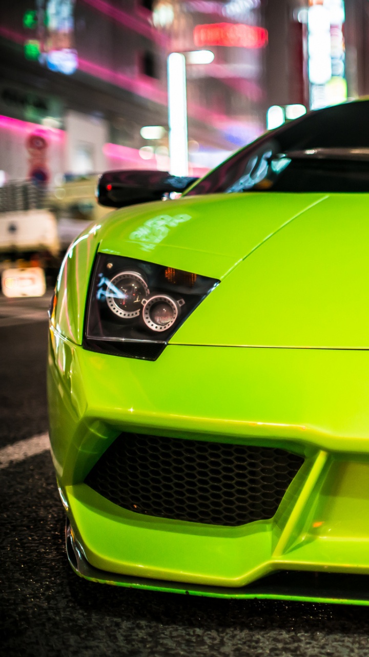 Ferrari 458 Italia Amarillo Estacionado en la Calle Durante el Día. Wallpaper in 720x1280 Resolution