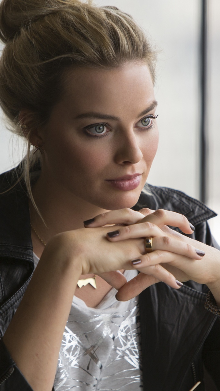 Café Margot Robbie, Margot Robbie, Suicide Squad, Tonya Harding, Harley Quinn. Wallpaper in 720x1280 Resolution