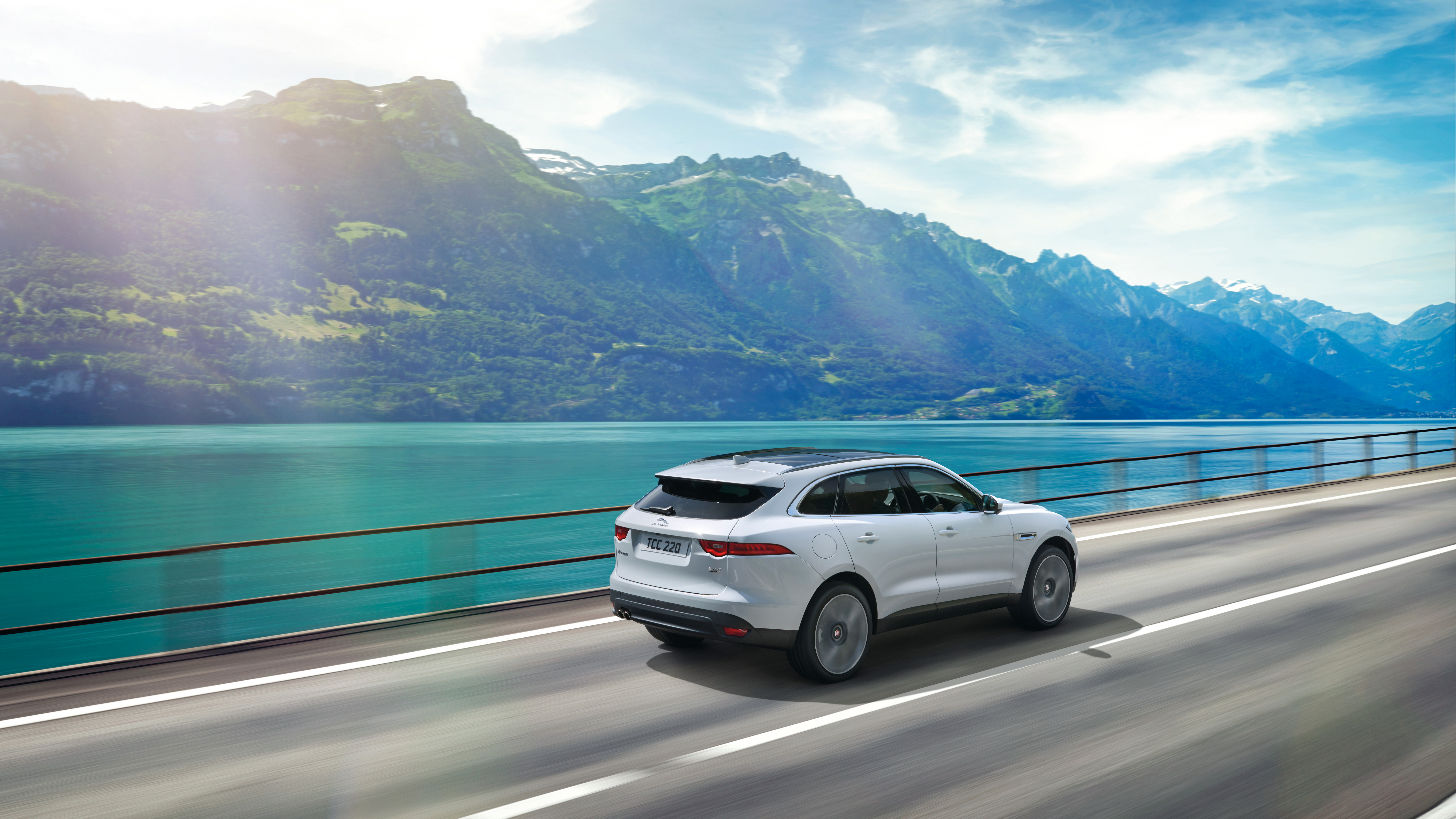 Suv Blanc Sur Route Près D'un Plan D'eau Pendant la Journée. Wallpaper in 7680x4320 Resolution