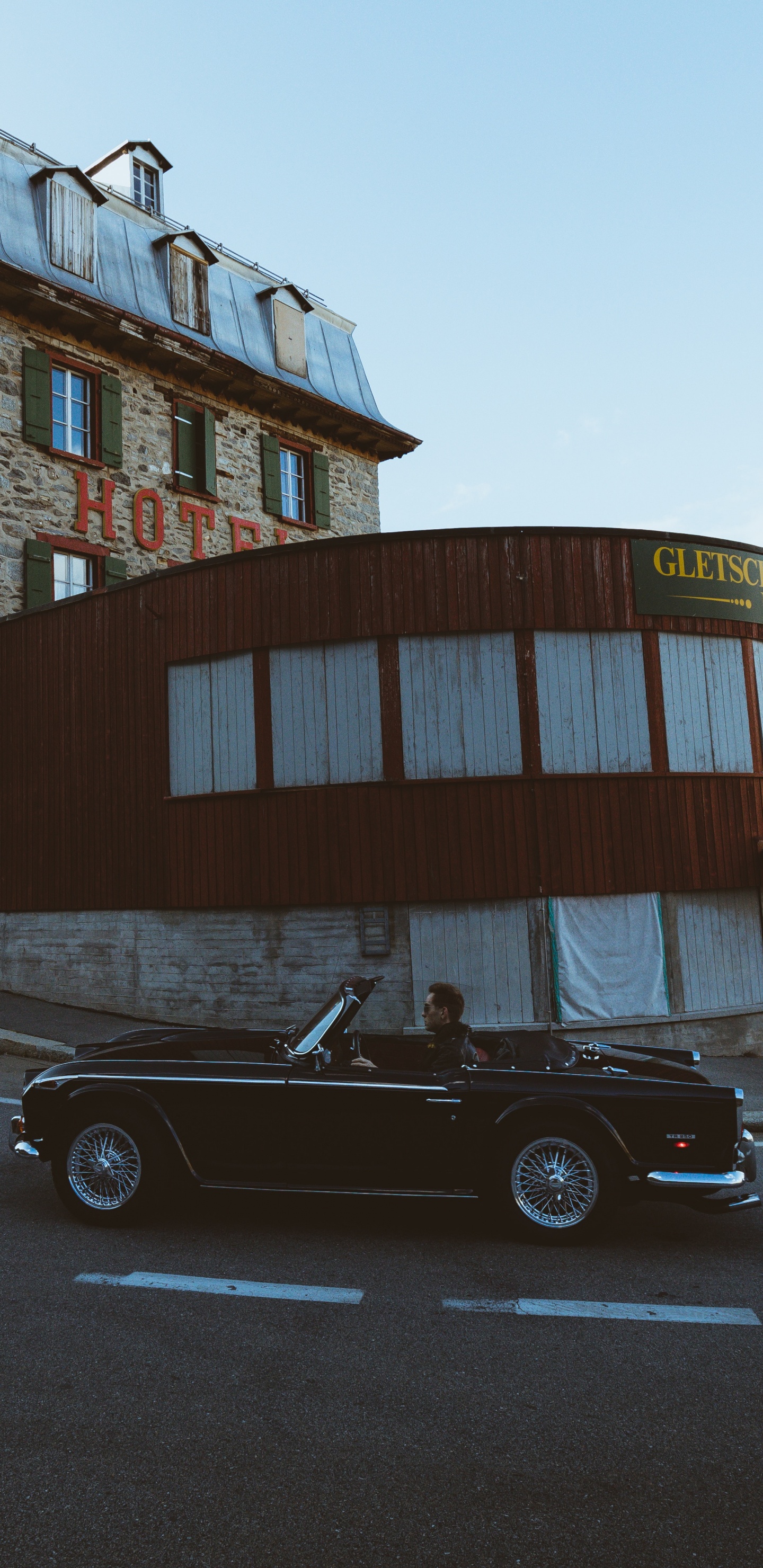 Black Coupe Parked Beside Brown Concrete Building During Daytime. Wallpaper in 1440x2960 Resolution