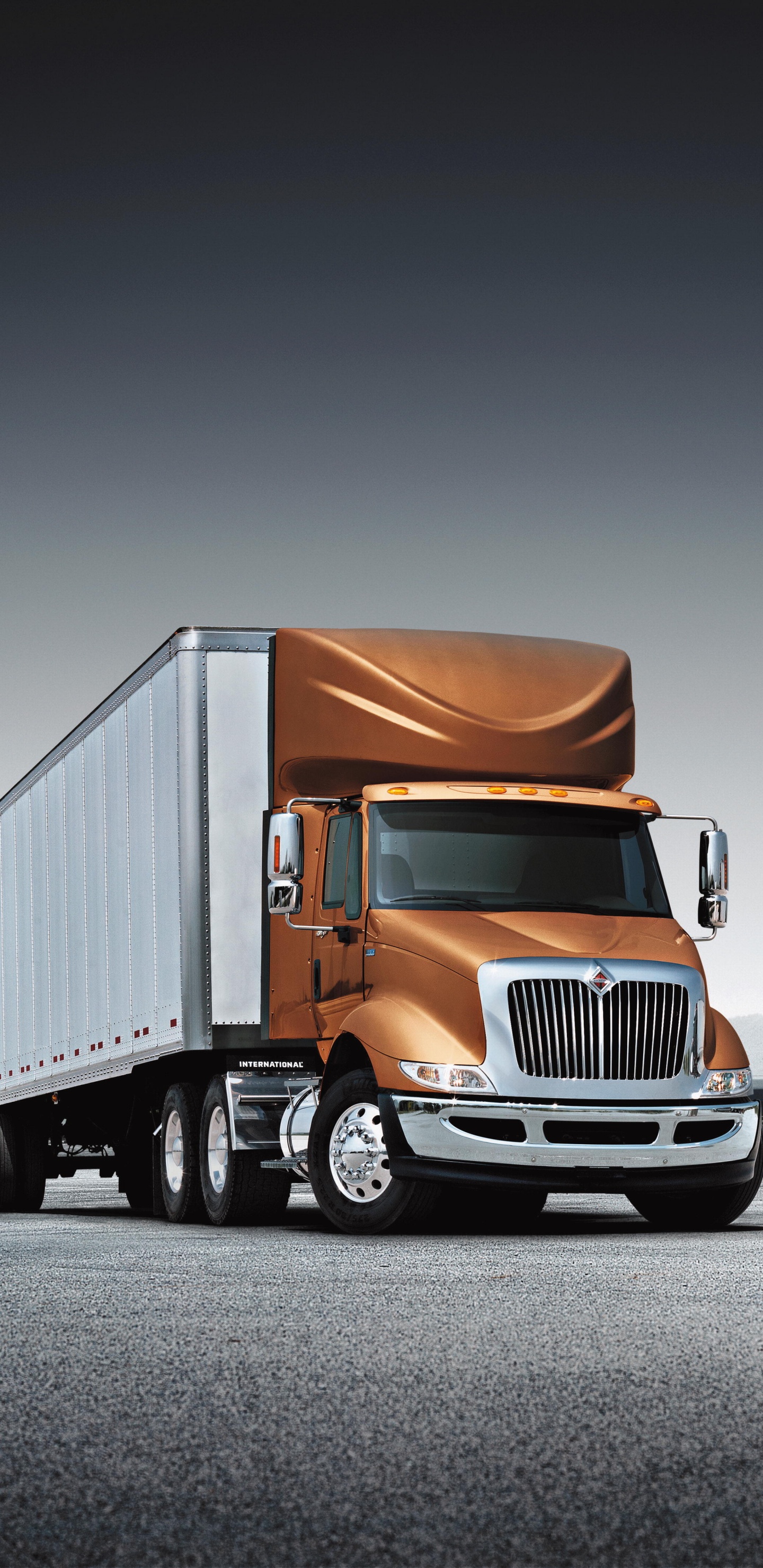 Braun-weißer LKW Tagsüber Unterwegs. Wallpaper in 1440x2960 Resolution