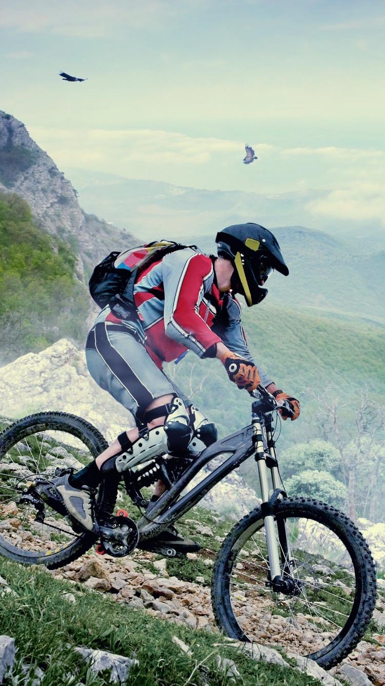 Mann im Orangefarbenen Hemd, Das Tagsüber Fahrrad Auf Den Bergen Fährt. Wallpaper in 750x1334 Resolution