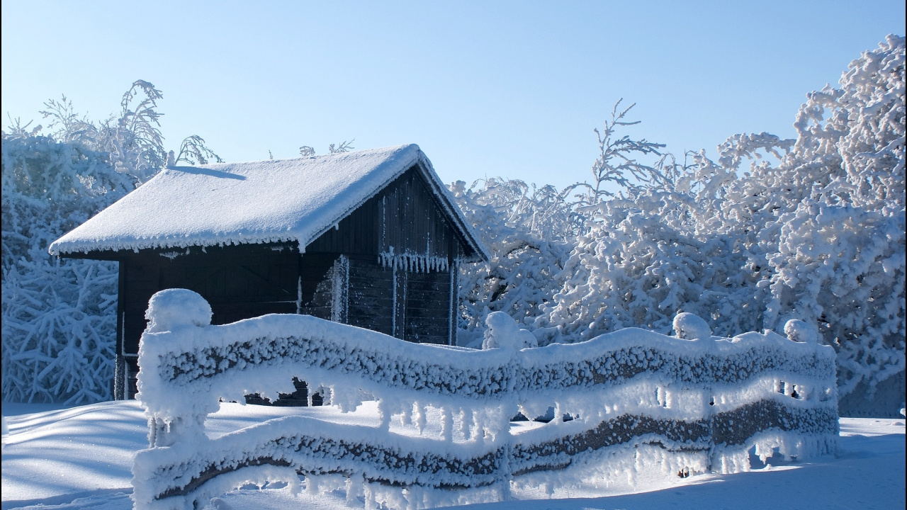 Brown Wooden House Covered With Snow During Daytime. Wallpaper in 1280x720 Resolution