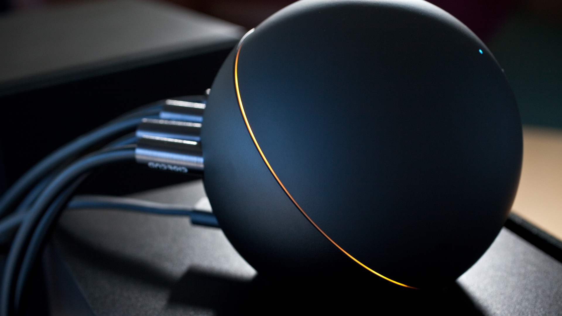 Appareil Rond Noir Sur Table Noire. Wallpaper in 1920x1080 Resolution