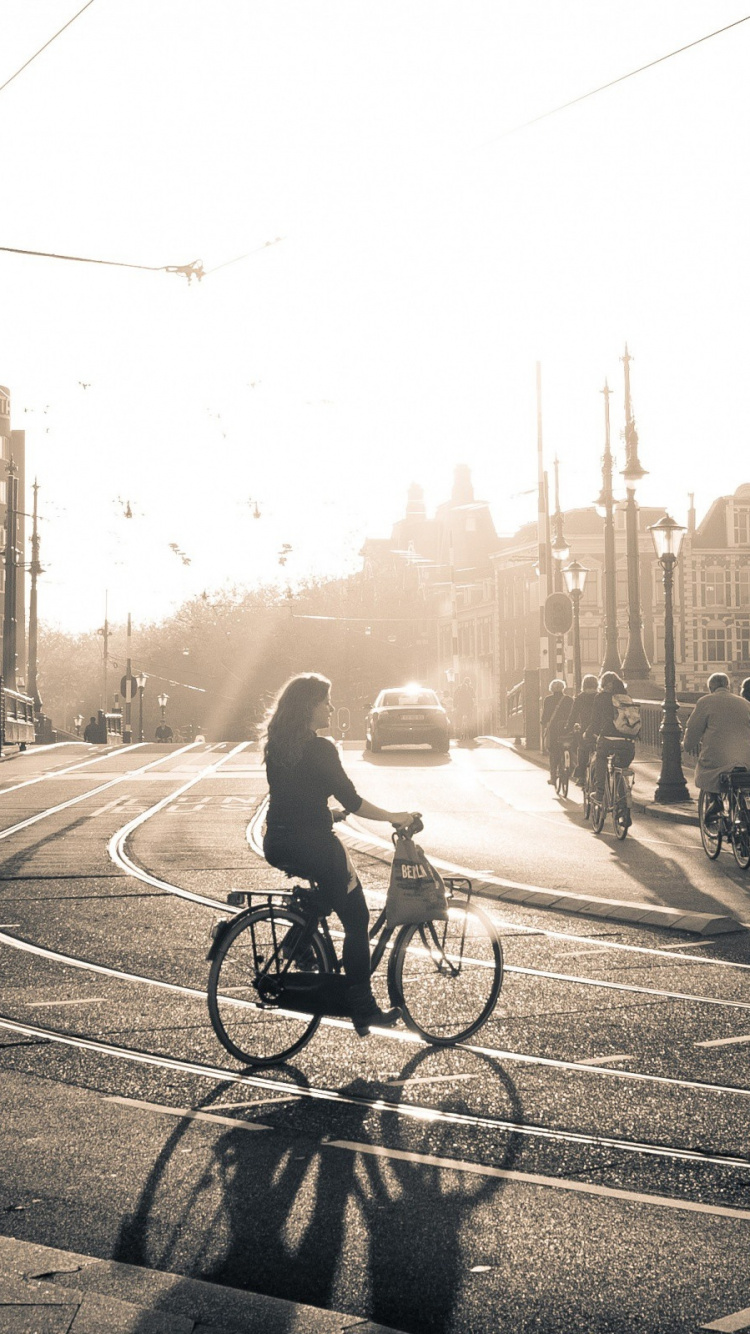 Foto en Escala de Grises Del Hombre Montando Bicicleta en la Carretera. Wallpaper in 750x1334 Resolution