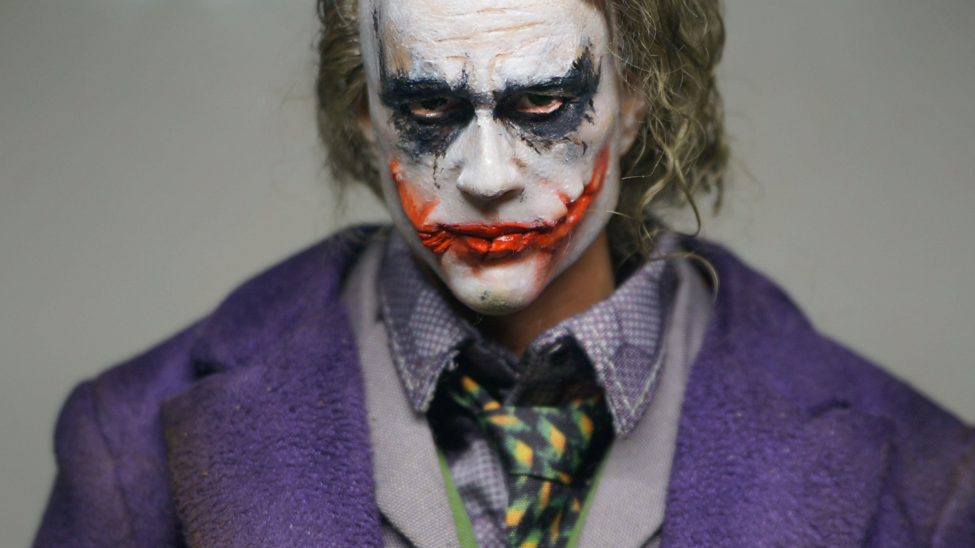 Woman in Purple Cardigan With Face Paint. Wallpaper in 1366x768 Resolution