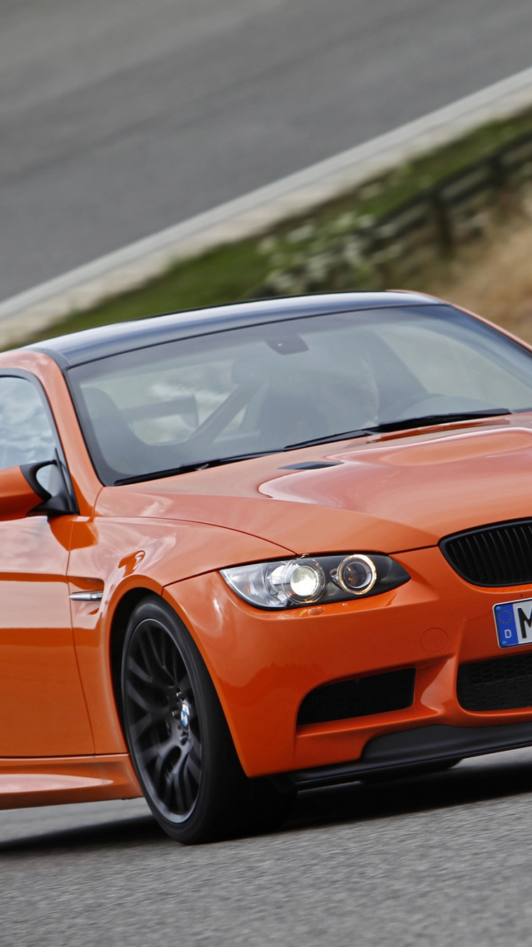 Roter Bmw m 3 Tagsüber Unterwegs. Wallpaper in 750x1334 Resolution