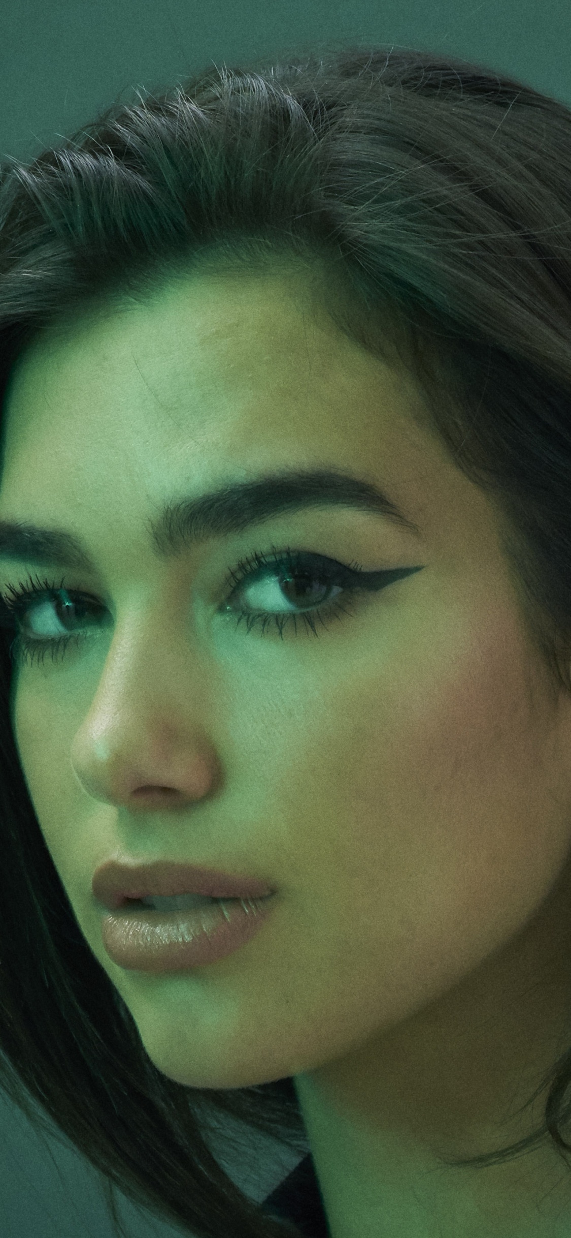 Dua Lipa, Cabello, Ceja, Peinado, Verde. Wallpaper in 1125x2436 Resolution