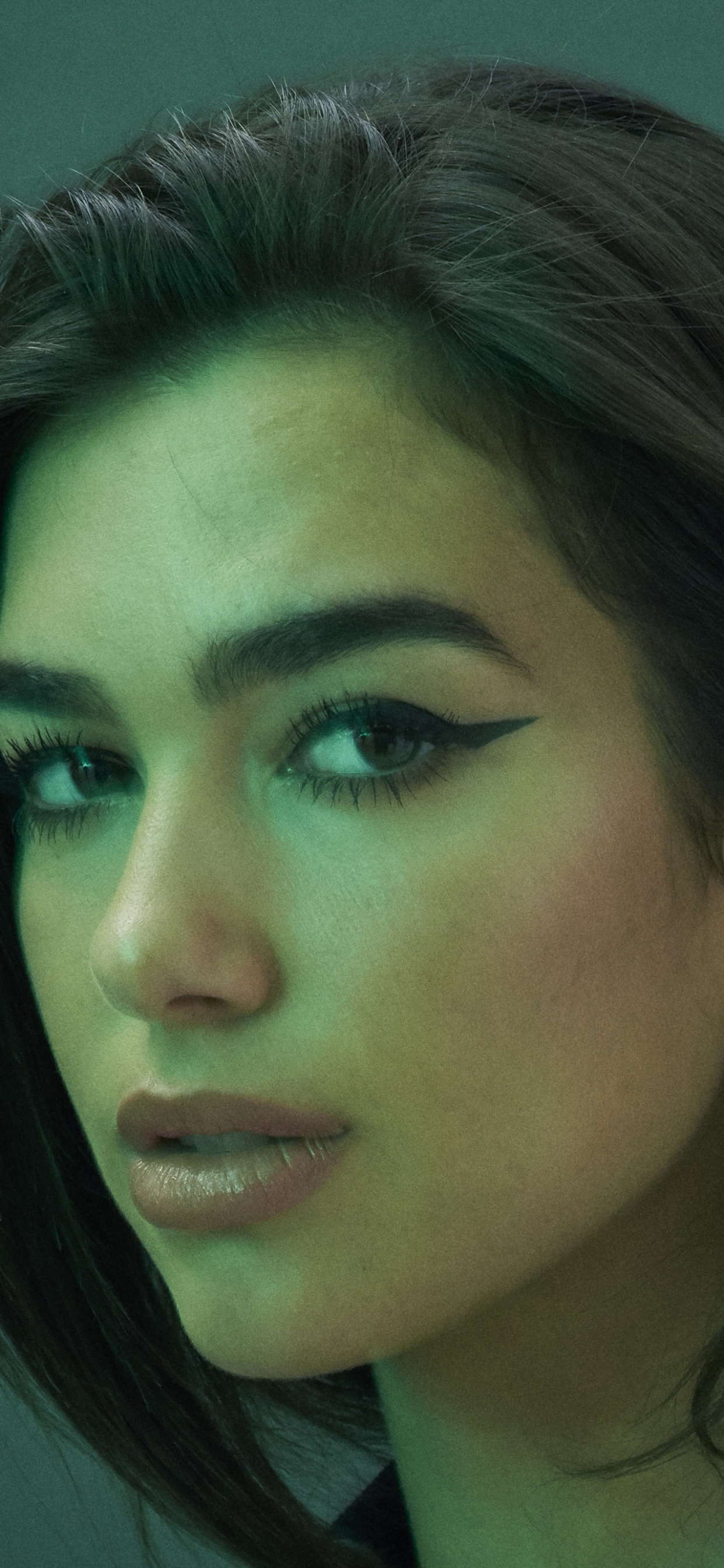 Dua Lipa, Cabello, Ceja, Peinado, Verde. Wallpaper in 1242x2688 Resolution