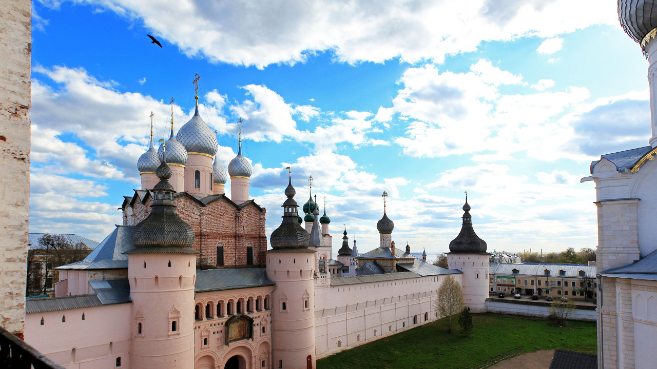 White and Blue Castle Under Blue Sky. Wallpaper in 1280x720 Resolution