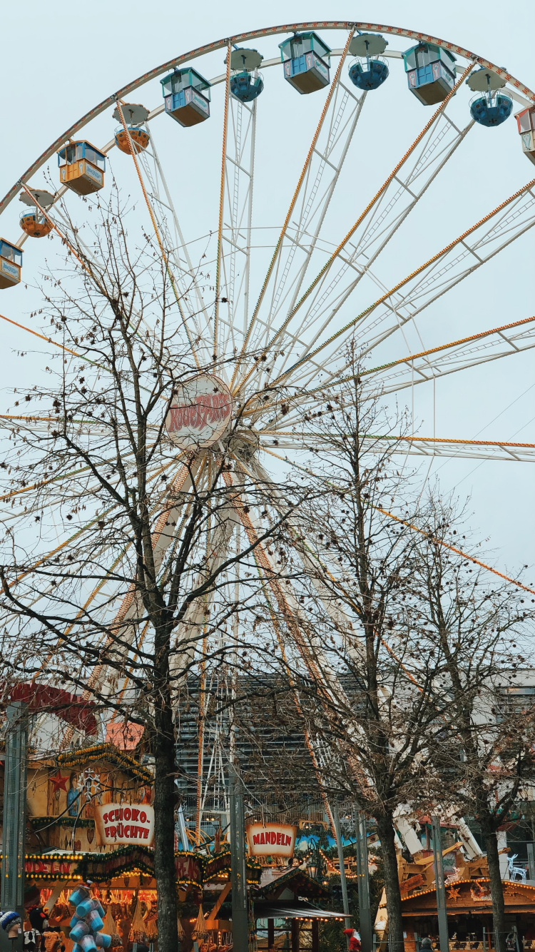 Riesenrad, Tageszeit, Öffentlichen Raum, Stadtgebiet, Fahrgeschäft. Wallpaper in 750x1334 Resolution