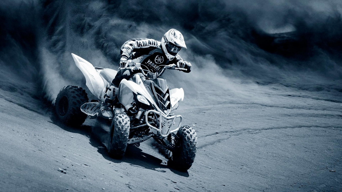 Hombre, Equitación, Atv, En, Arena Gris. Wallpaper in 1366x768 Resolution