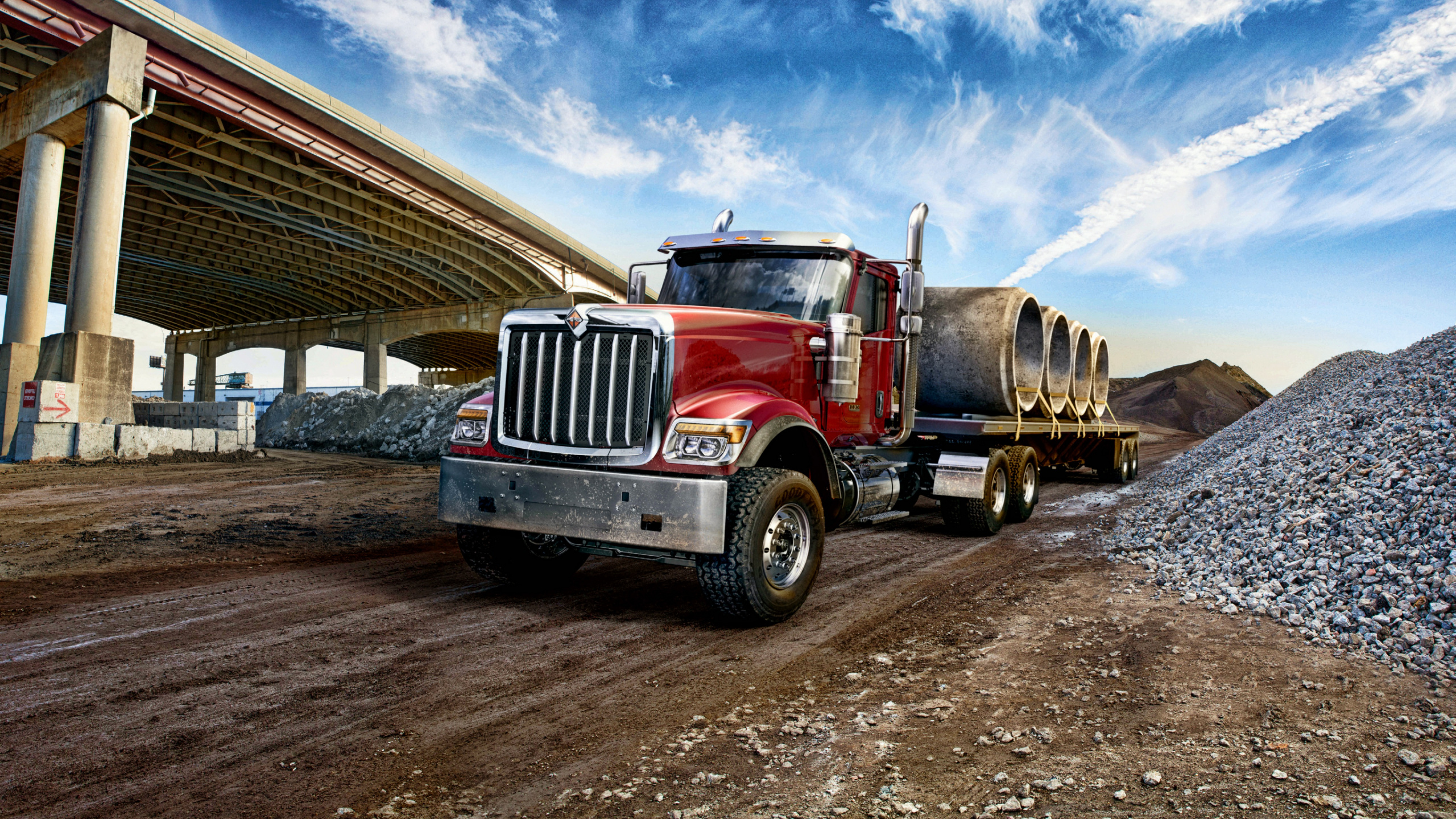 Red and White Freight Truck on Road During Daytime. Wallpaper in 2560x1440 Resolution