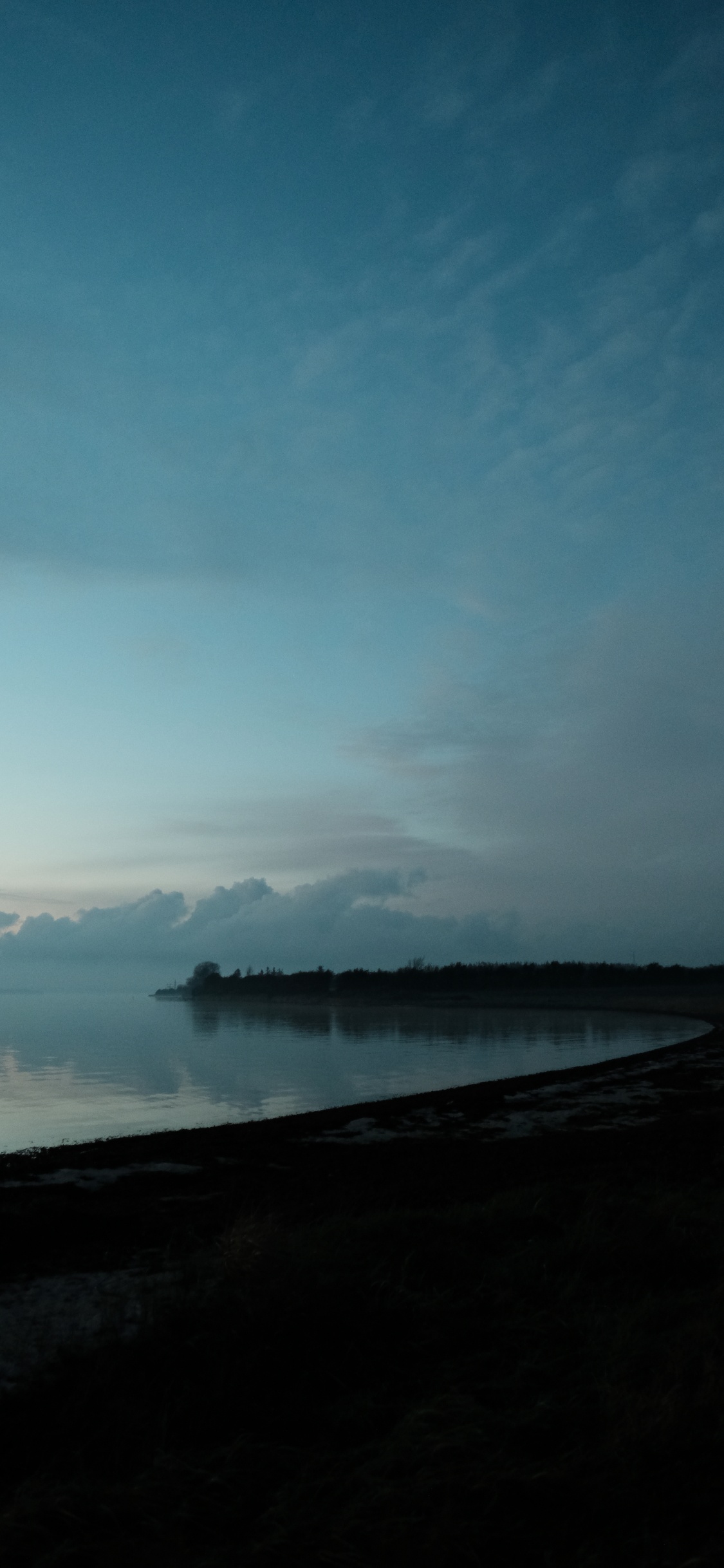 Wasser, Horizont, Blau, Morgen, Küste. Wallpaper in 1125x2436 Resolution