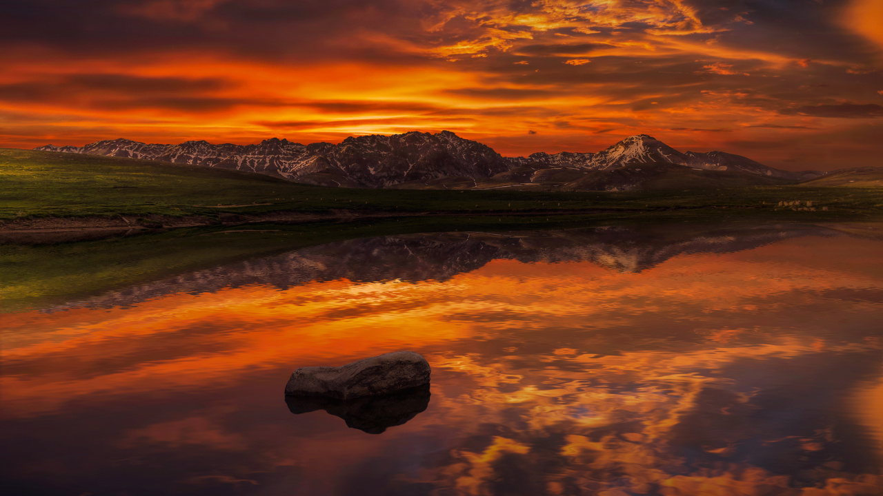 Snow Covered Mountain Near Body of Water During Daytime. Wallpaper in 1280x720 Resolution