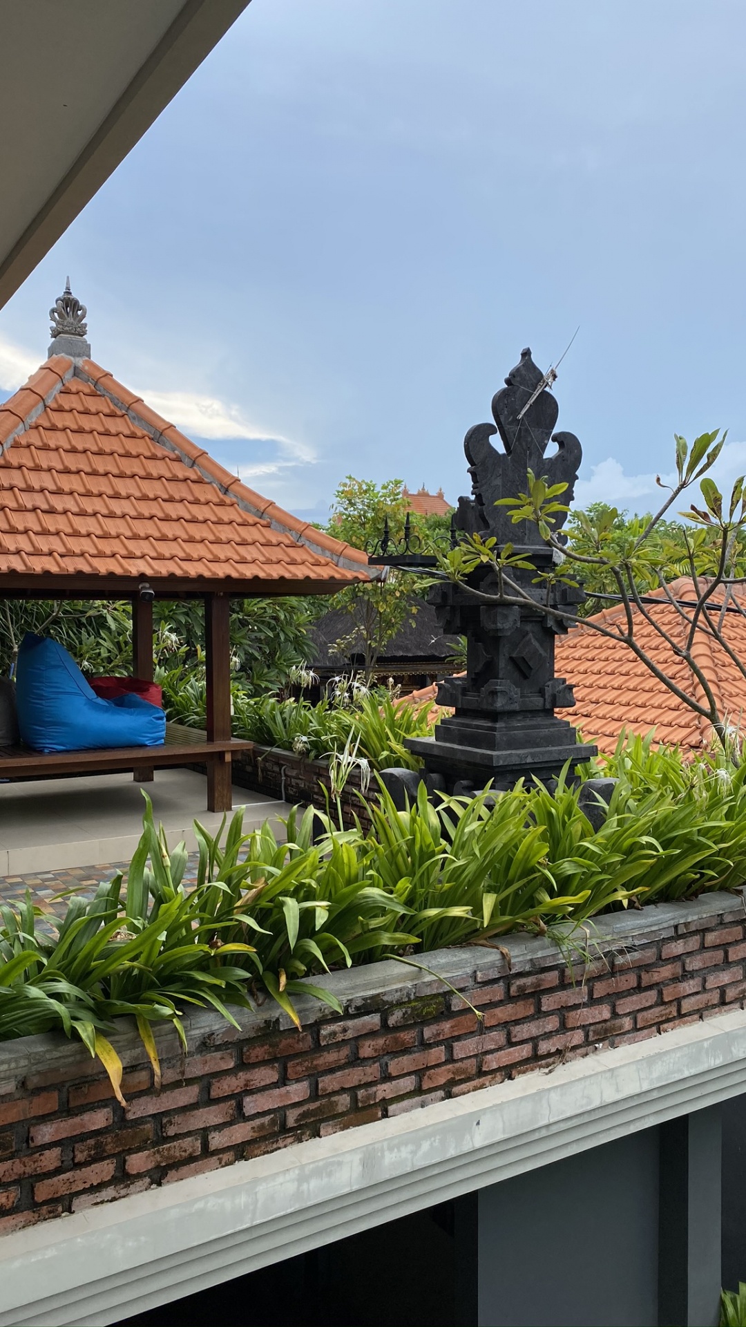 Roof, Science, Biology, Finial, Sculpture. Wallpaper in 1080x1920 Resolution