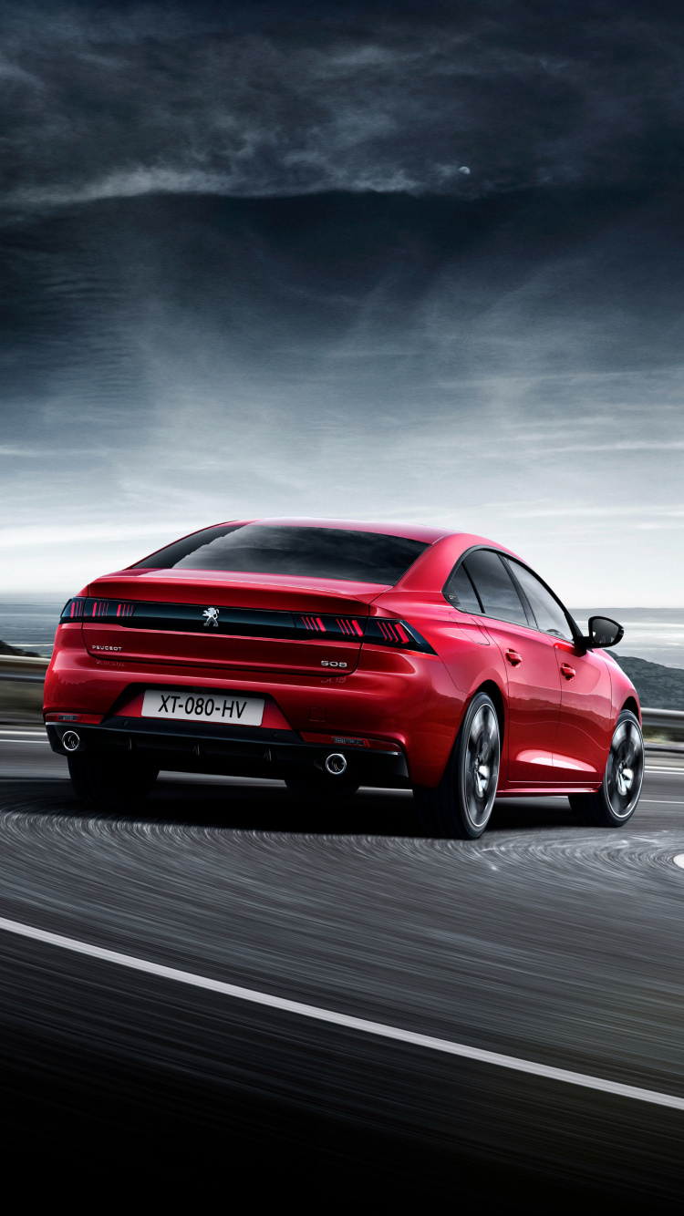 Coche Honda Rojo en la Carretera. Wallpaper in 750x1334 Resolution