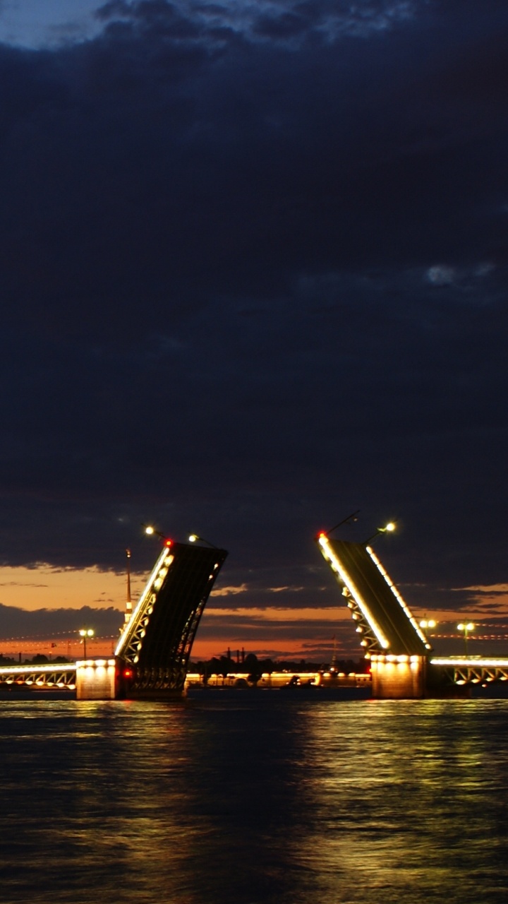 Skyline Der Stadt Bei Nacht Night. Wallpaper in 720x1280 Resolution