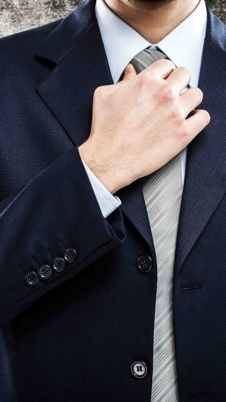 Homme en Veste de Costume Noir. Wallpaper in 750x1334 Resolution