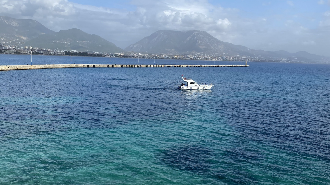 Mar, Agua, Barco, Azul, Montaña. Wallpaper in 1366x768 Resolution