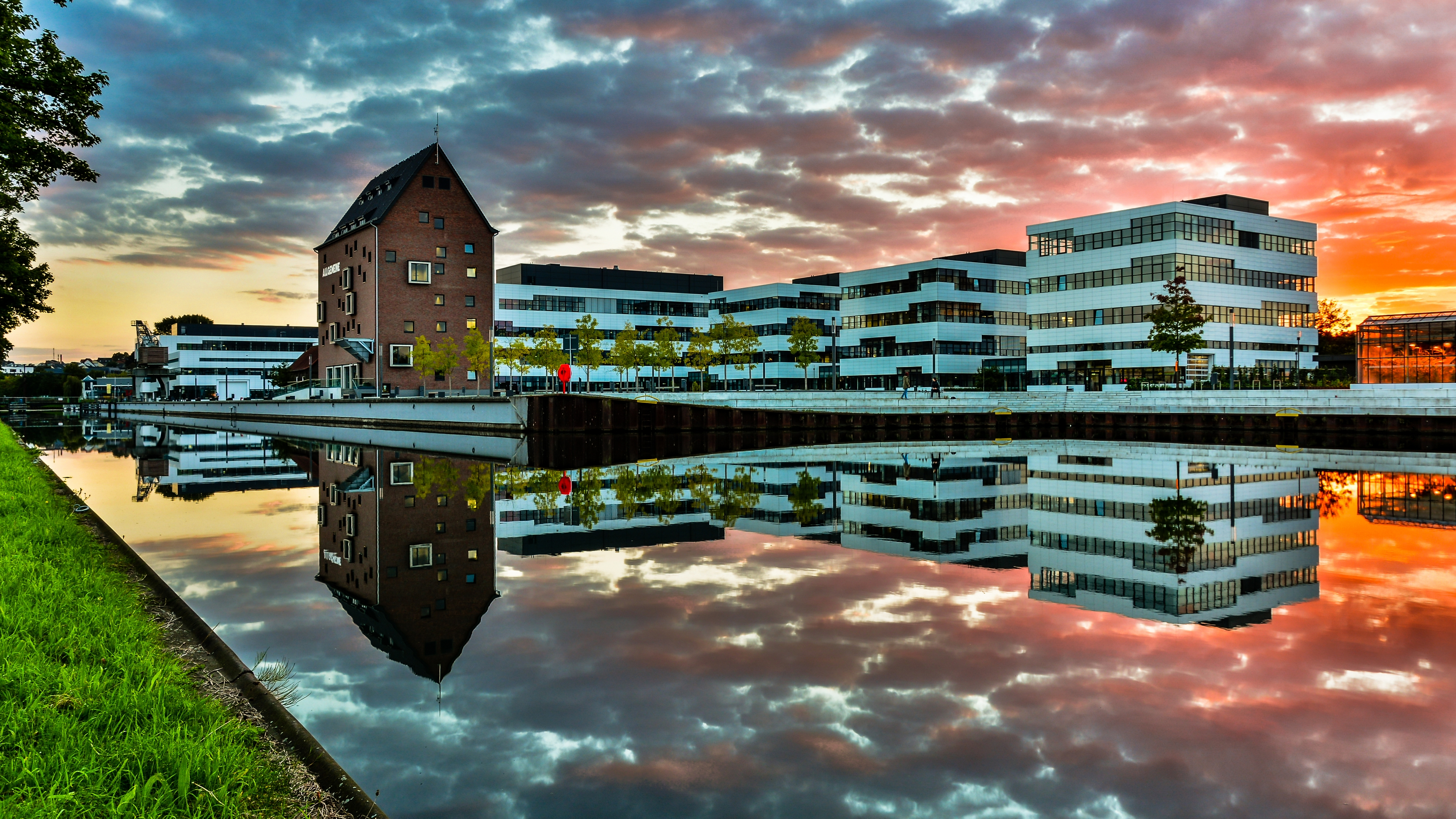 Reflexión, Edificio, Ambiente, Naturaleza, el Diseño Urbano. Wallpaper in 3840x2160 Resolution