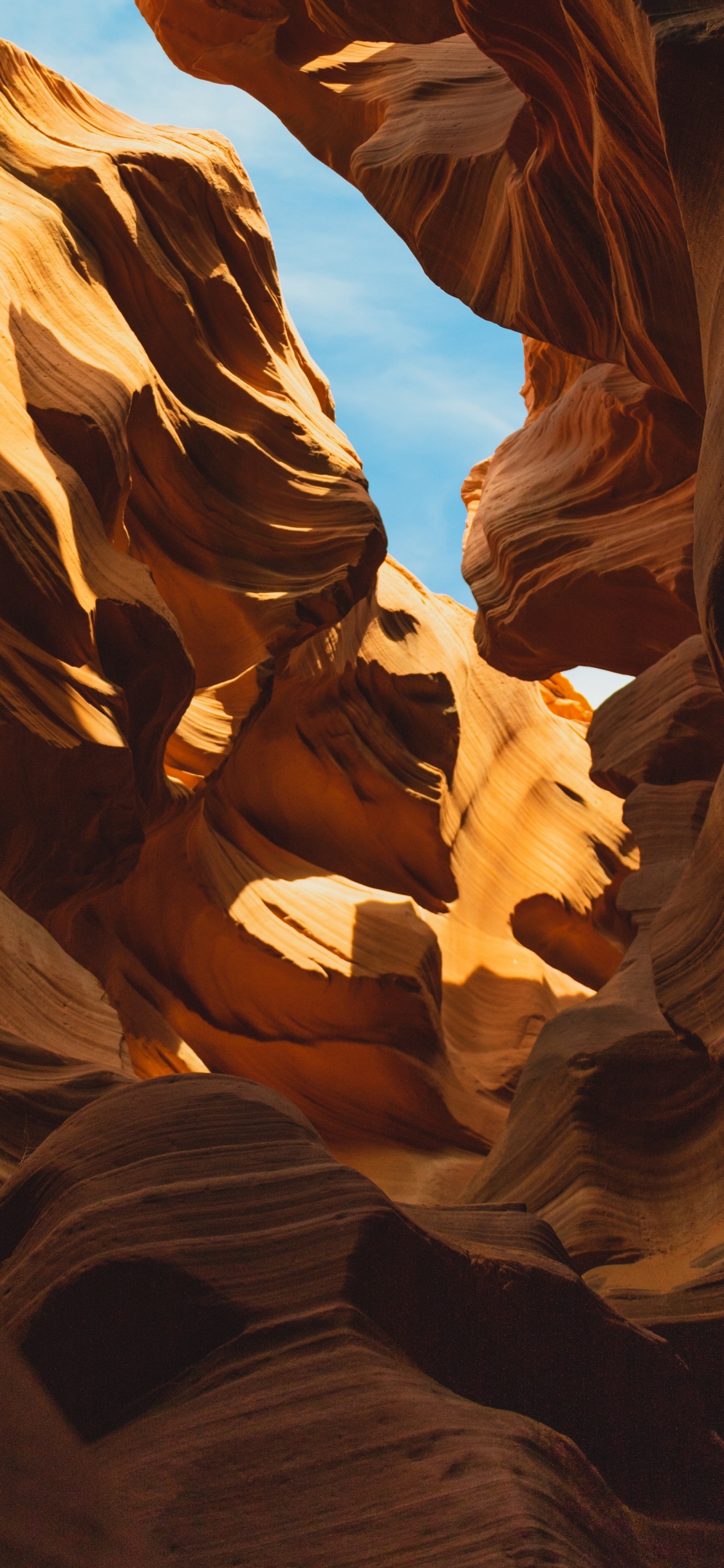 Formación de Roca Marrón Durante el Día.. Wallpaper in 1125x2436 Resolution