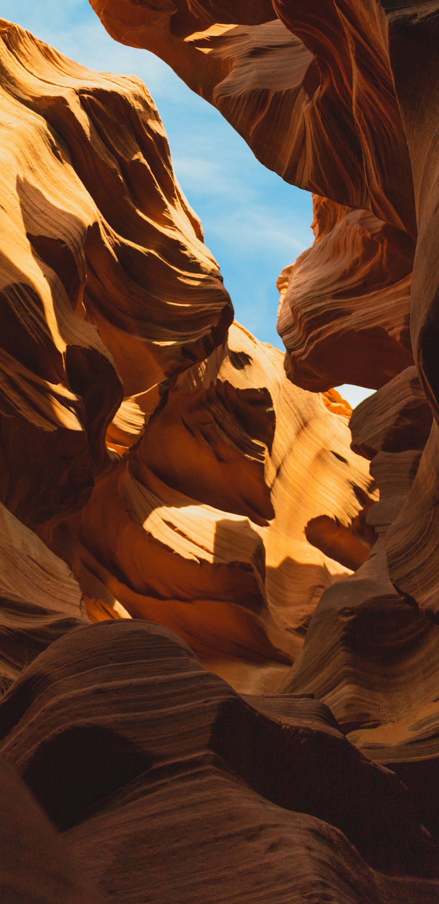 Formación de Roca Marrón Durante el Día.. Wallpaper in 1440x2960 Resolution