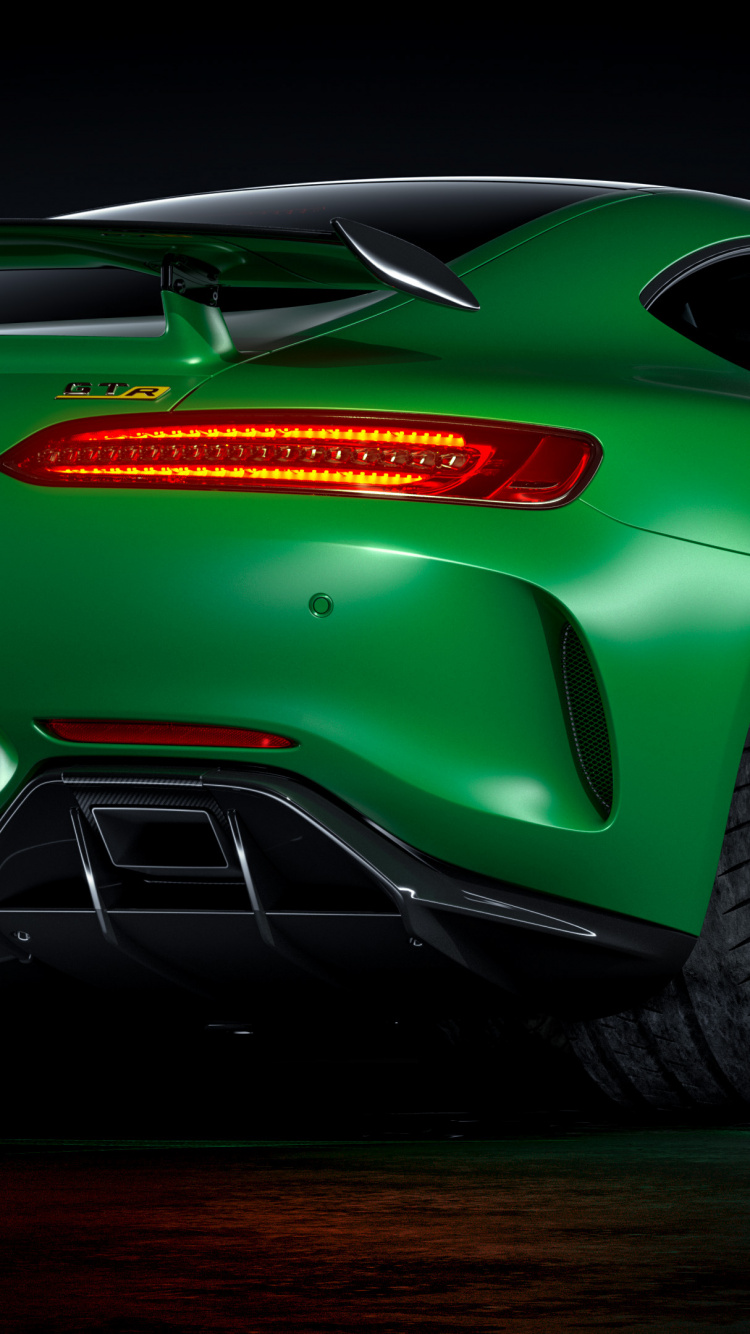 Grüner Porsche 911 Auf Schwarzem Hintergrund. Wallpaper in 750x1334 Resolution