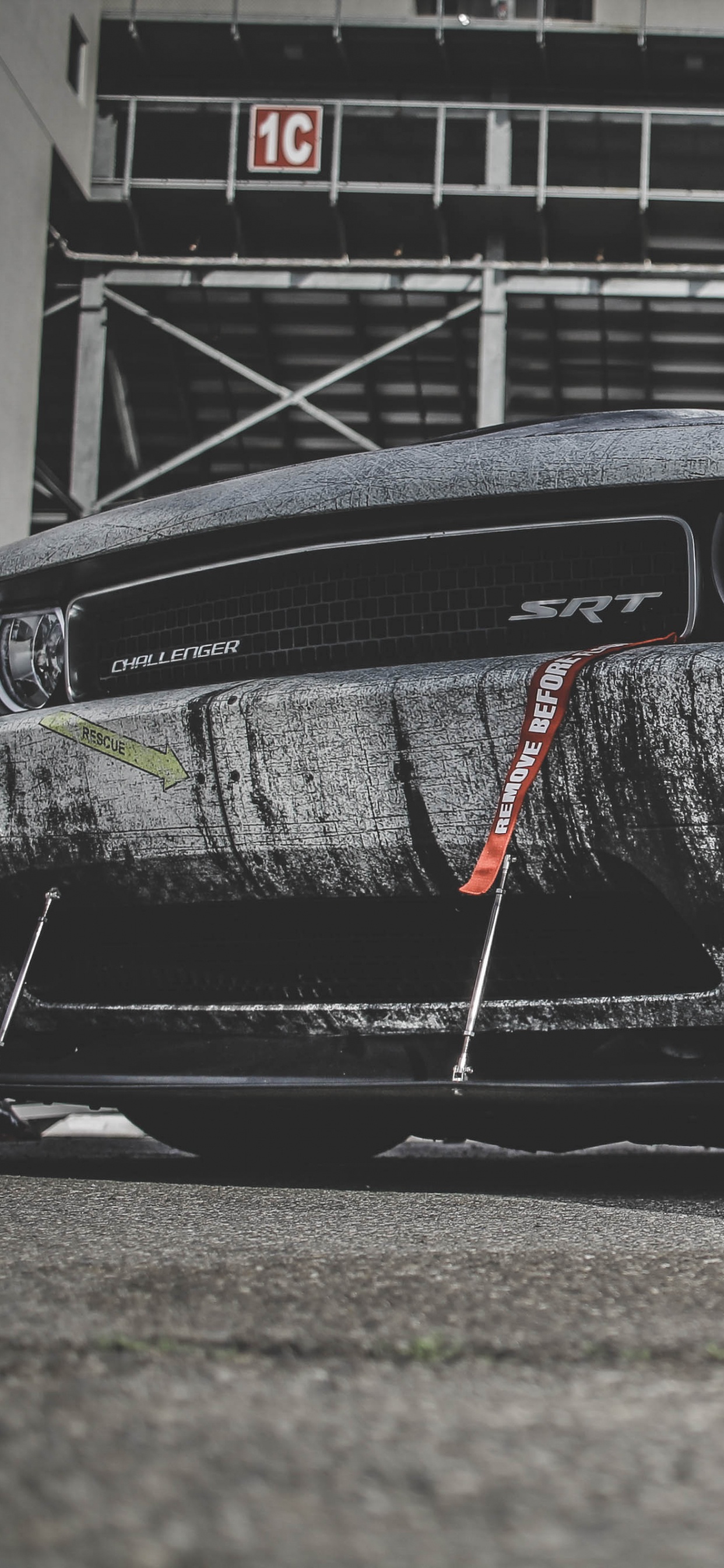 Ferrari f 1 Noir et Rouge. Wallpaper in 1242x2688 Resolution