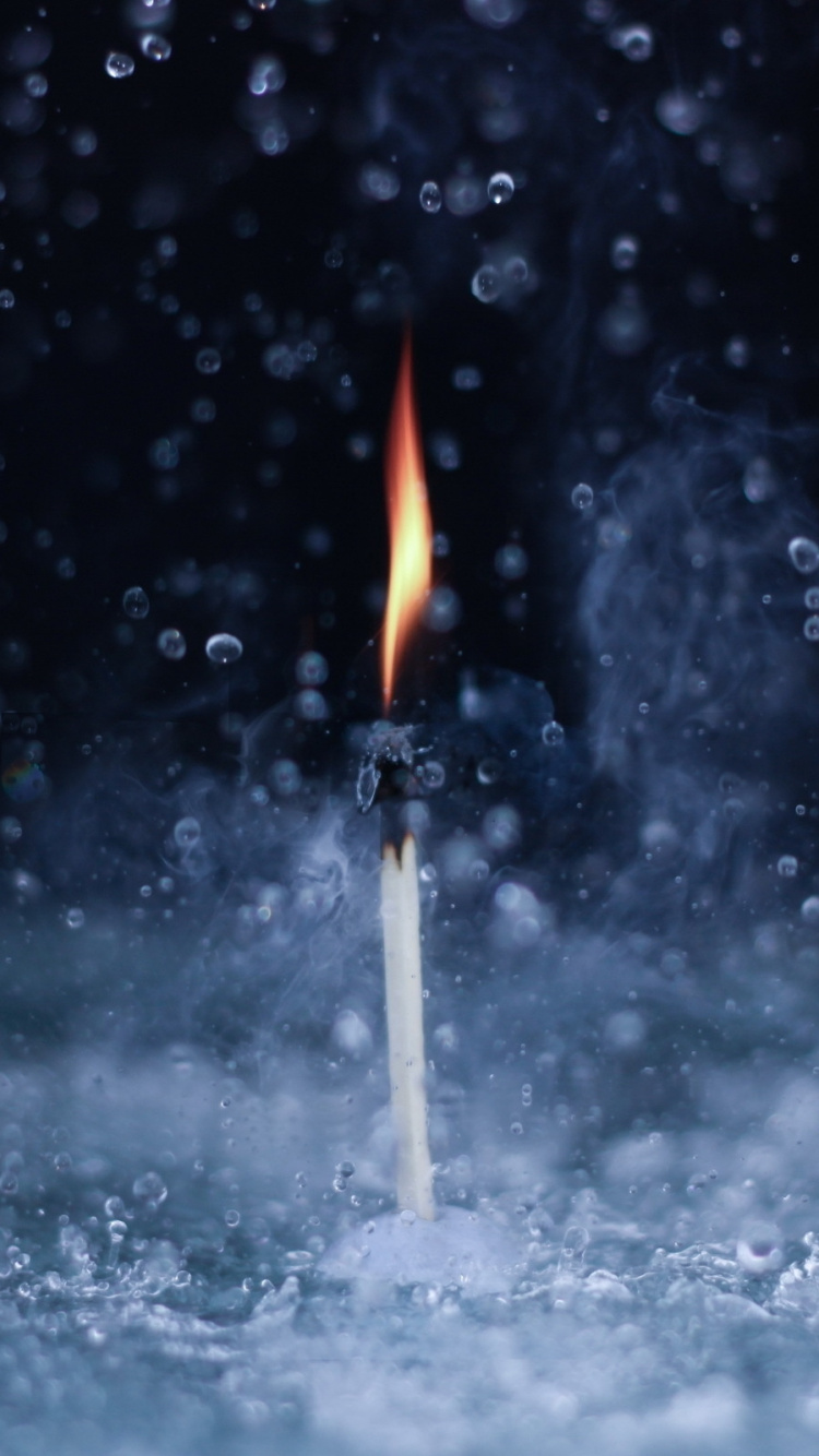 Bougie Allumée Blanche et Rouge. Wallpaper in 750x1334 Resolution