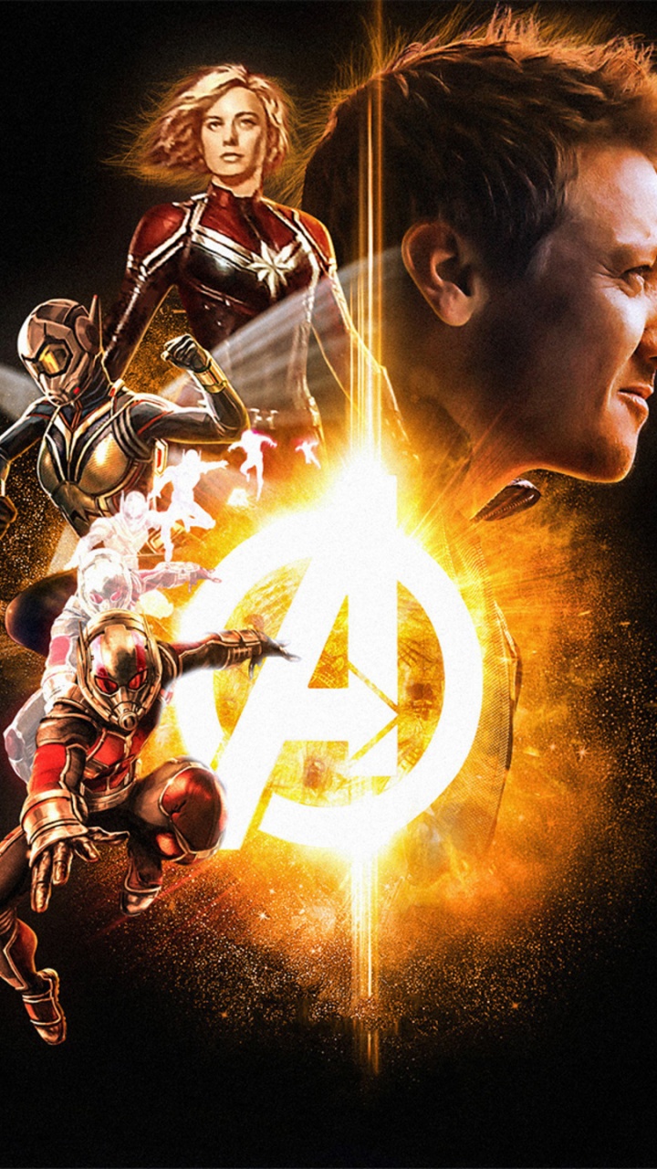 Mann in Schwarz-weißem Hemd Mit Feuerwehrschlauch. Wallpaper in 720x1280 Resolution