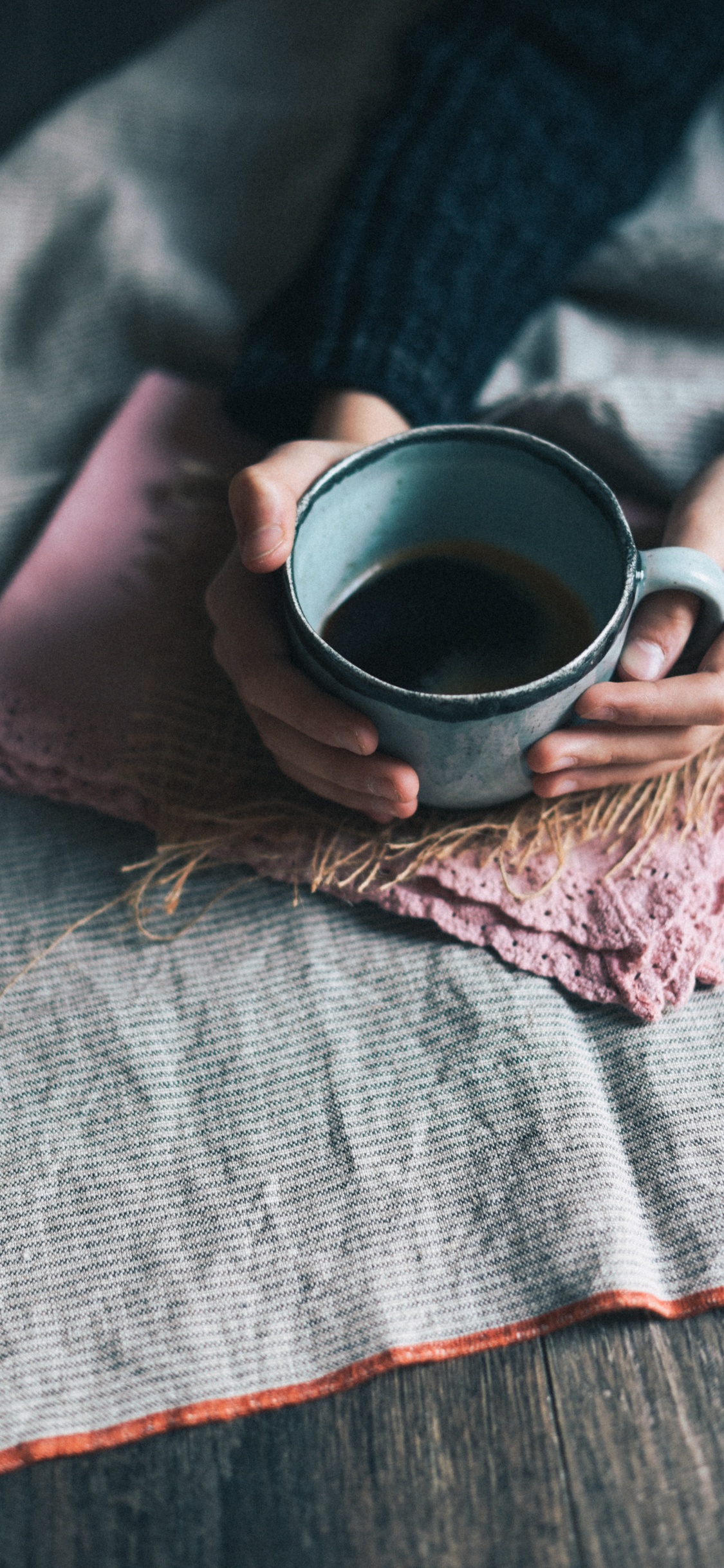 早上, 咖啡杯, 床单, 饮具, 茶杯 壁纸 1125x2436 允许