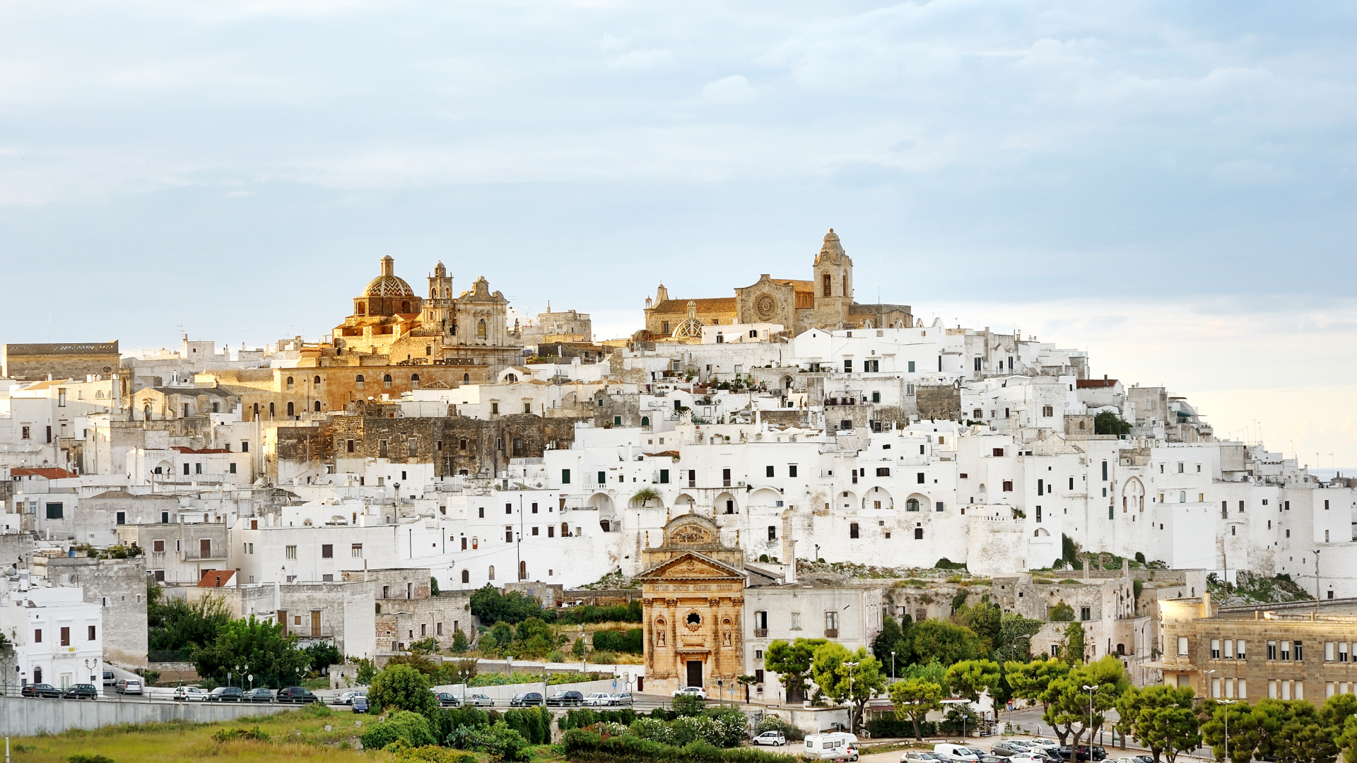 White Concrete Building Under Blue Sky During Daytime. Wallpaper in 1920x1080 Resolution
