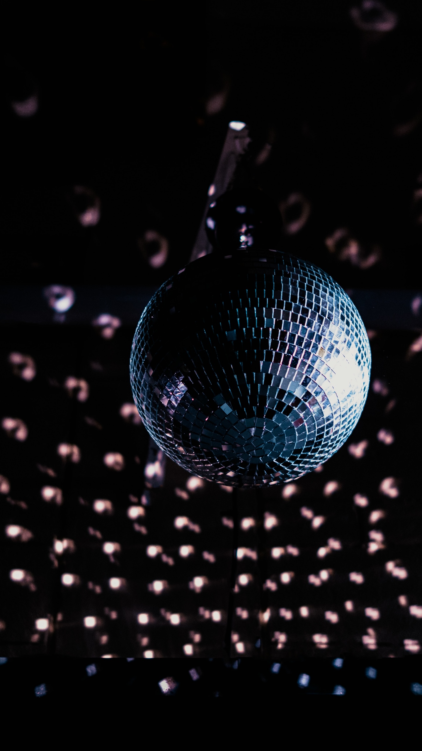 Water, Disco Ball, Darkness, Close Up, Bokeh. Wallpaper in 1440x2560 Resolution