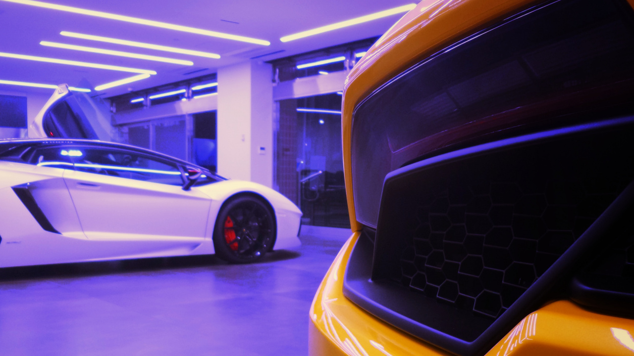 Voiture Blanche Dans un Parking. Wallpaper in 1280x720 Resolution