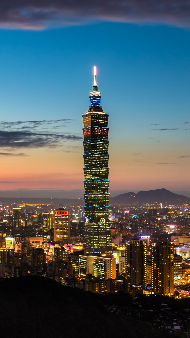 Horizonte de la Ciudad Durante la Noche. Wallpaper in 750x1334 Resolution