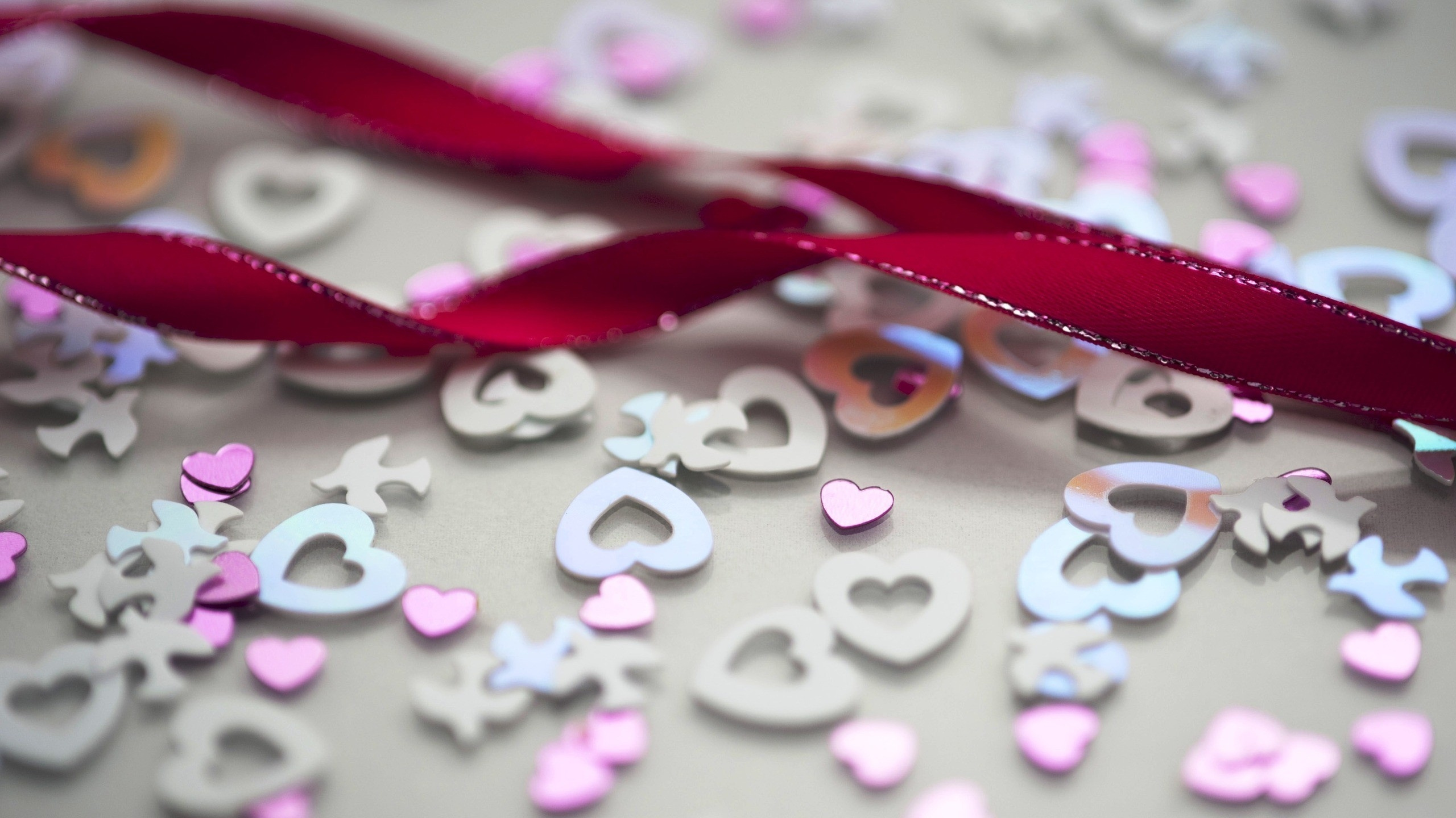 Herzen, Pink, Magenta, Blütenblatt, Schriftart. Wallpaper in 2560x1440 Resolution