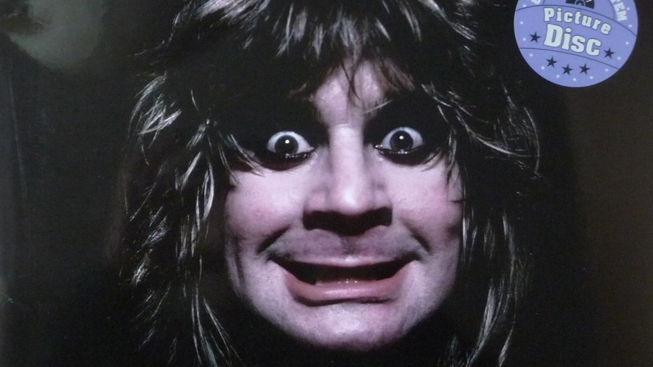 Ozzy Osbourne, Black Sabbath, Sourire, Nez, Obscurité. Wallpaper in 1280x720 Resolution